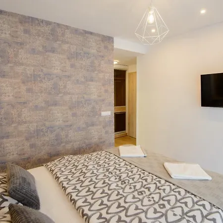 Penthouse Eliza - Coressi Apartmán *