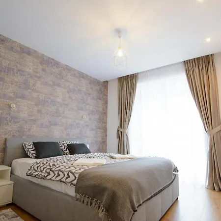 Penthouse Eliza - Coressi Apartmán Brašov